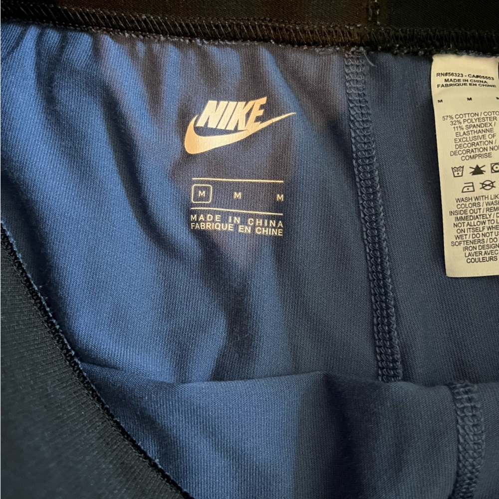 Great condition nike leggings full length. Size M. - Picture 2 of 6